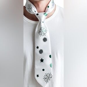 New- Men’s White Tie
Green metallic Snowflake Pattern
Handkerchief & Cuff links